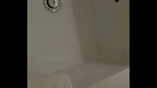 Peeing roughly the hotel sink&excl;